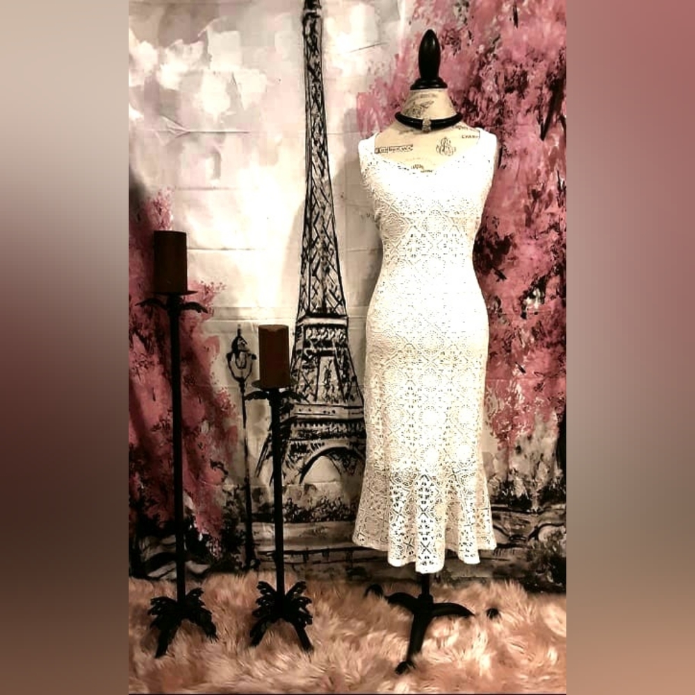 White lace dress size 14.